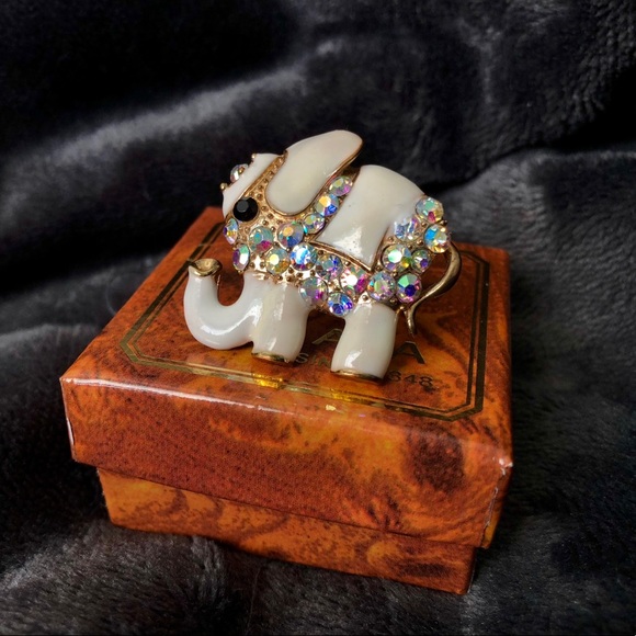 Elephant Ring - Picture 2 of 6